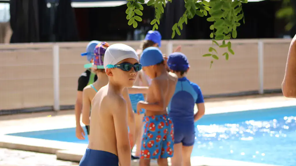Niños en piscina